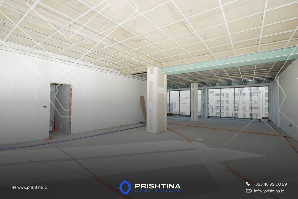 Espacio comercial en venta 158m² en Veternik (5)