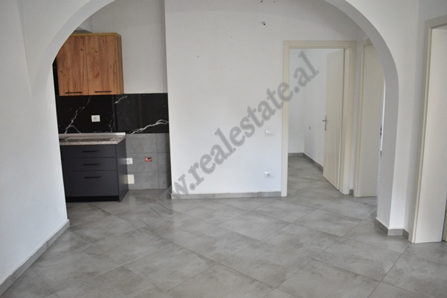 Drei-zimmer-wohnung zur miete in der nähe der unaza e madhe in Tirana, albanien (2)