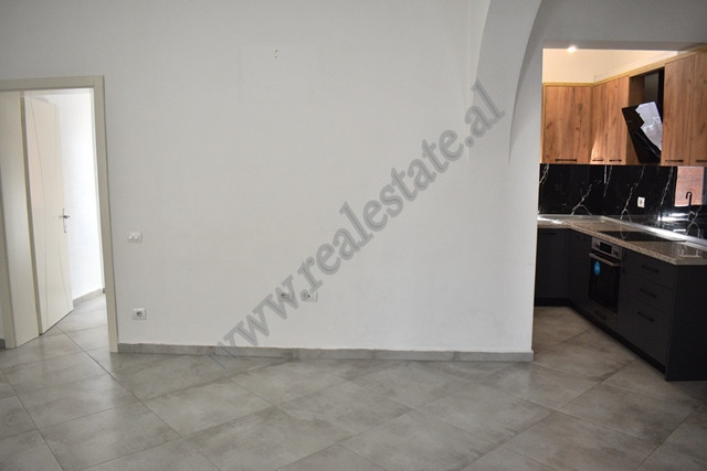 Drei-zimmer-wohnung zur miete in der nähe der unaza e madhe in Tirana, albanien (4)