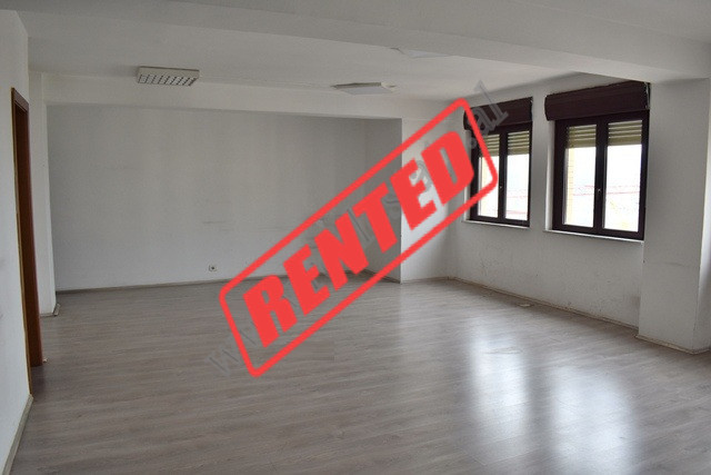 Zonë zyre për qira pranë kalasë së tiranës, shqipëri