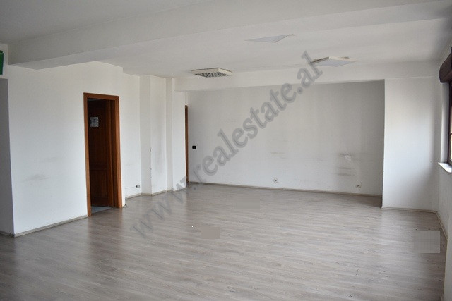 Zonë zyre për qira pranë kalasë së tiranës, shqipëri (2)