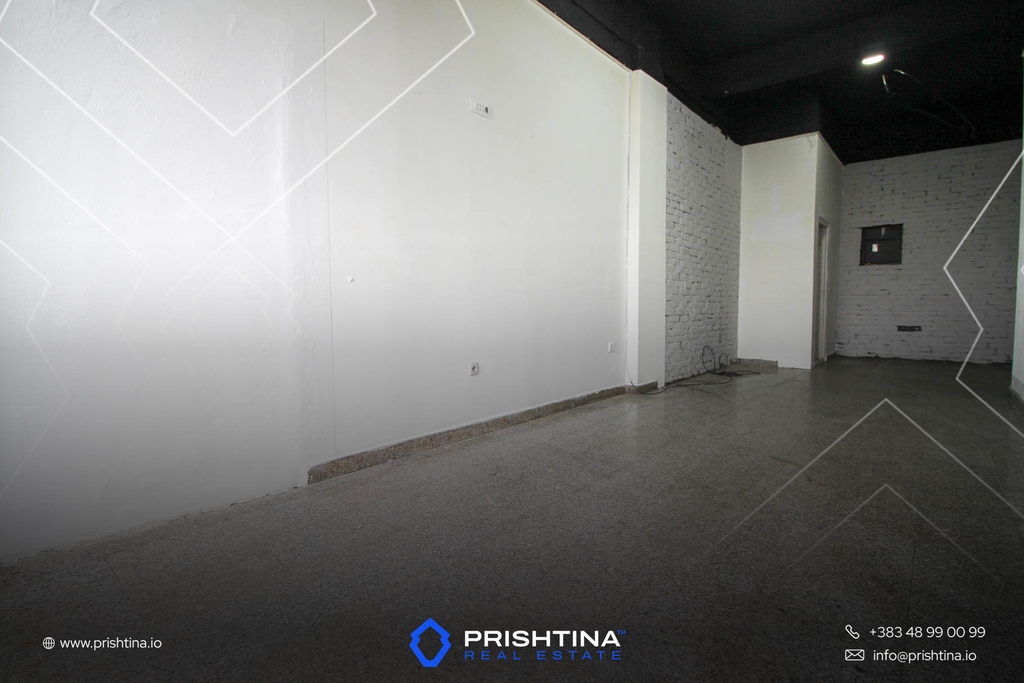 Commercial space for rent 30m² in Ulpiana (2)