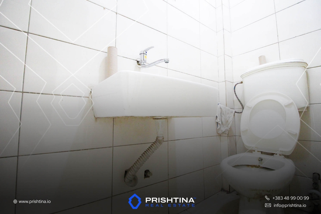 Commercial space for rent 30m² in Ulpiana (4)