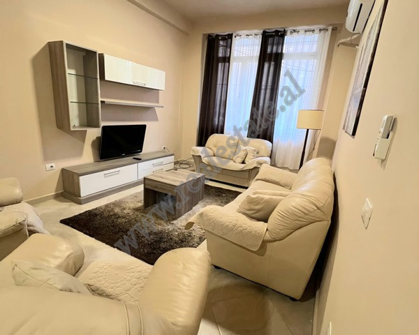 Apartament me dy dhoma gjumi për qira në zonën fresku në Tiranë, shqipëri