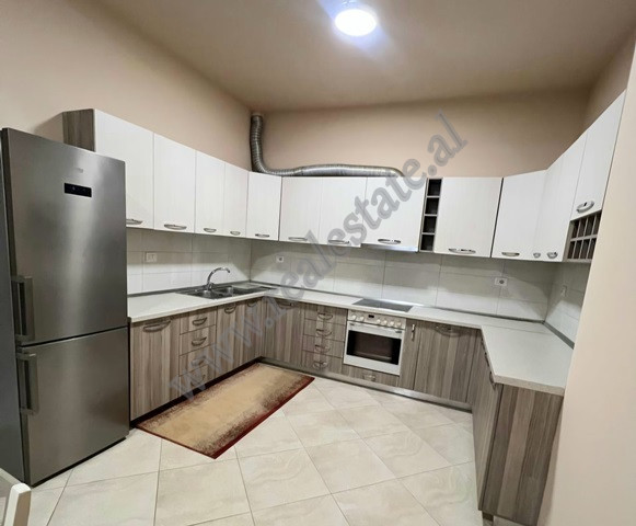 Apartament me dy dhoma gjumi për qira në zonën fresku në Tiranë, shqipëri (4)