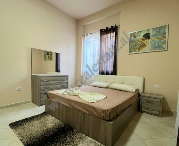 Apartament me dy dhoma gjumi për qira në zonën fresku në Tiranë, shqipëri (8)
