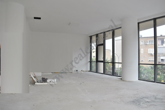 Espaço comercial à venda na rua mine peza em Tirana, albânia (2)