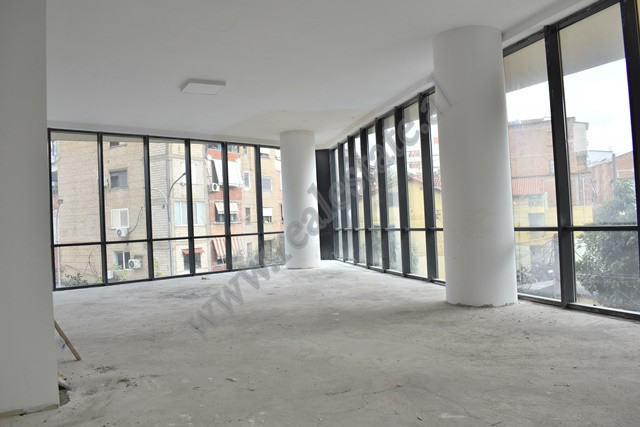 Espaço comercial à venda na rua mine peza em Tirana, albânia (3)