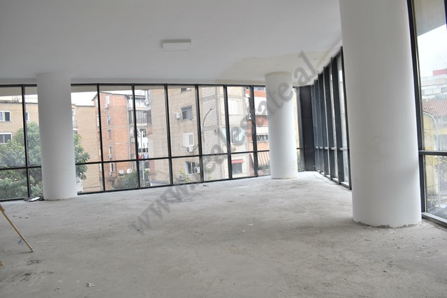 Espaço comercial à venda na rua mine peza em Tirana, albânia (4)