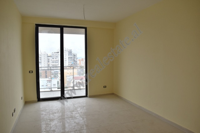 Espace de bureau à louer dans la rue mine peza à Tirana, albanie
