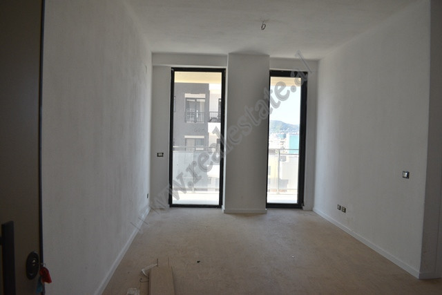 Büro zur miete in der nähe der durres-straße in Tirana
