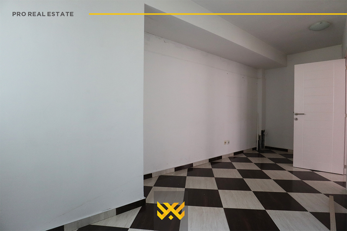 80m² shop for rent in ulpianë. (2)