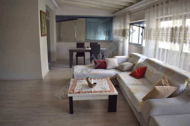 Apartament me dy dhoma gjumi për shitje në bulevardin bajram curri në Tiranë, shqipëri (2)