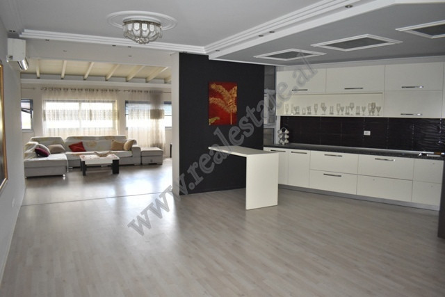 Apartament me dy dhoma gjumi për shitje në bulevardin bajram curri në Tiranë, shqipëri (3)