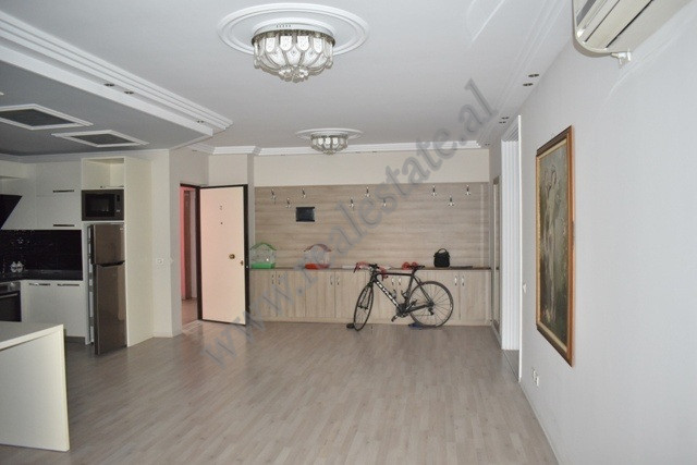 Apartament me dy dhoma gjumi për shitje në bulevardin bajram curri në Tiranë, shqipëri (4)