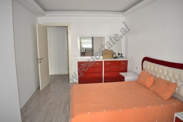 Apartament me dy dhoma gjumi për shitje në bulevardin bajram curri në Tiranë, shqipëri (6)