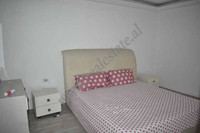 Apartament me dy dhoma gjumi për shitje në bulevardin bajram curri në Tiranë, shqipëri (7)
