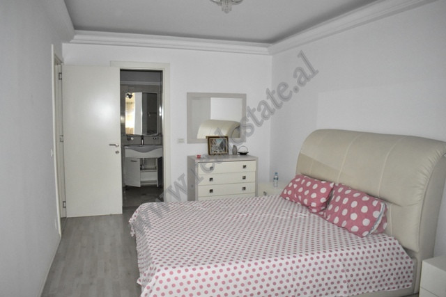 Apartament me dy dhoma gjumi për shitje në bulevardin bajram curri në Tiranë, shqipëri (8)