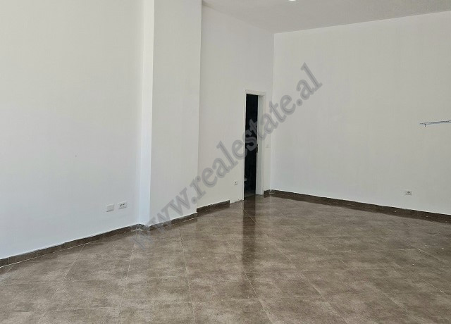 Negozio in vendita vicino a zogu i bulevard a Tirana, albania (2)