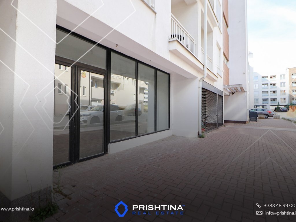 Commercial space for rent 28m² in Pejton (2)