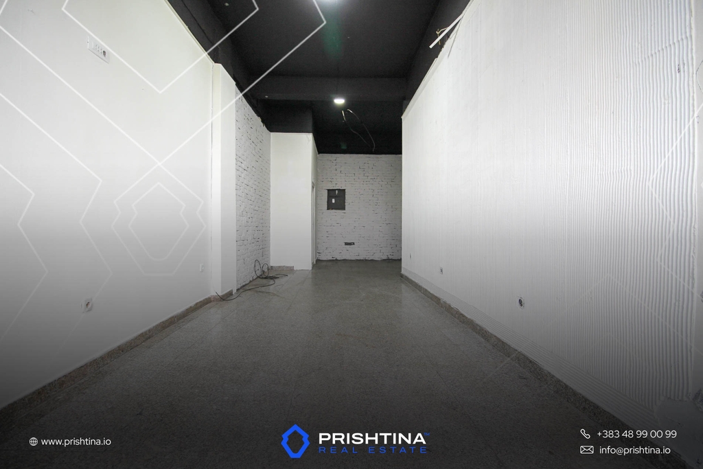 Commercial space for rent 28m² in Pejton (3)