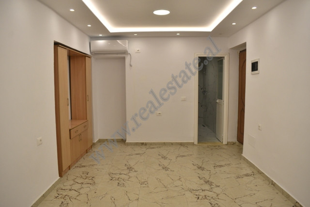 Negozio in vendita vicino a via kavaja a Tirana, albania (3)