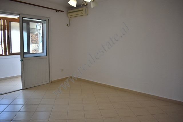 Einzimmerwohnung zum verkauf in der nähe der dibra-straße, in Tirana, albanien (2)