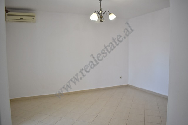 Einzimmerwohnung zum verkauf in der nähe der dibra-straße, in Tirana, albanien (3)