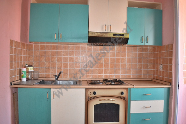 Ein-zimmer-wohnung zum verkauf in der nähe der fortuzi-straße in Tirana, albanien (2)