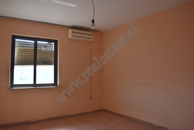 Ein-zimmer-wohnung zum verkauf in der nähe der fortuzi-straße in Tirana, albanien (4)