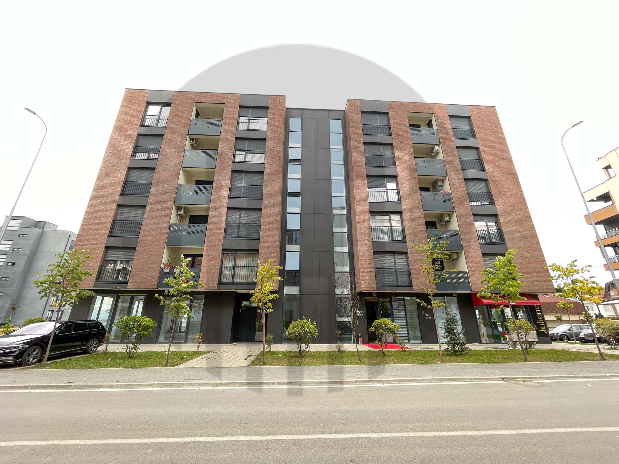 Local commercial de 176,24 mètres carrés à louer dans le quartier Arbëria – Dragodan
