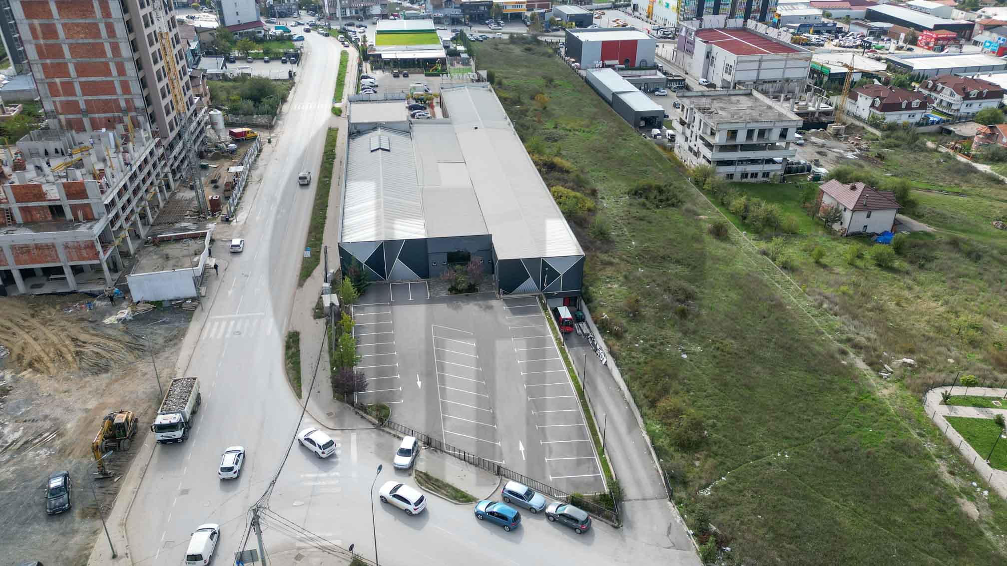 Objekt zur miete 1600 quadratmeter im viertel Veternik