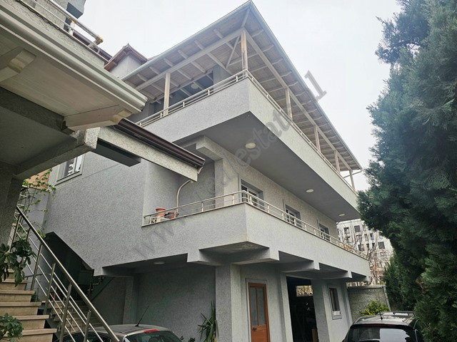 Villa de trois étages à louer près de la rue jordan misja à Tirana, albanie (2)