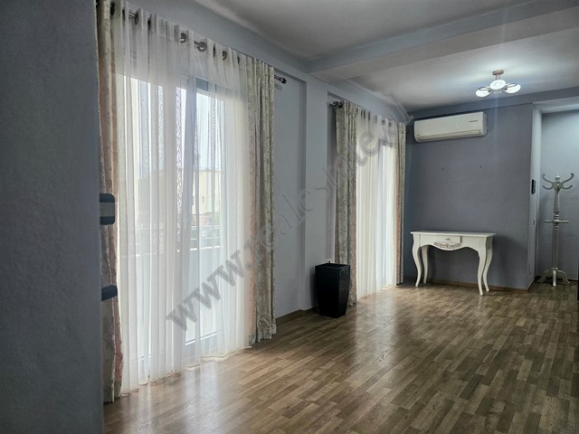 Villa de trois étages à louer près de la rue jordan misja à Tirana, albanie (4)