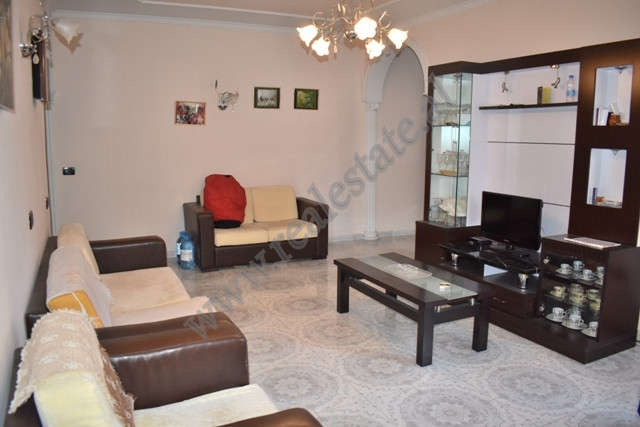 Appartement de deux chambres à vendre près du quartier vasil shanto à Tirana, albanie (3)