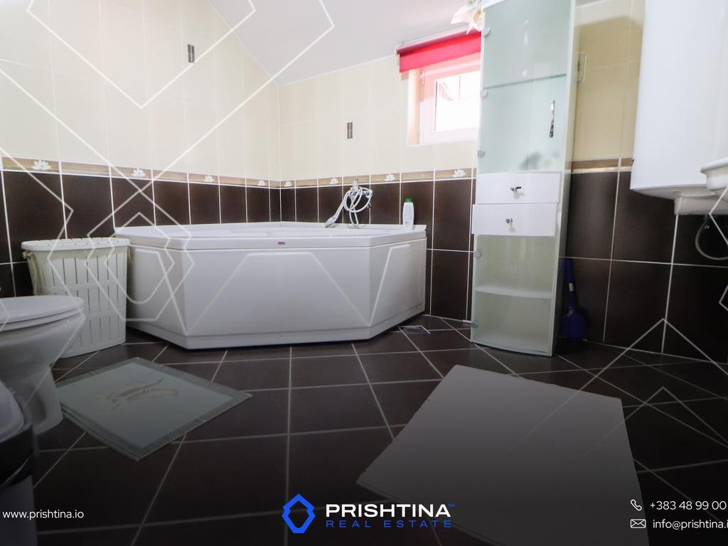 Shtëpi me qira 220m² në sofali