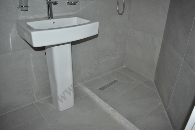 Apartament me dy dhoma gjumi për shitje në rrugën dritan hoxha në Tiranë, shqipëri (8)