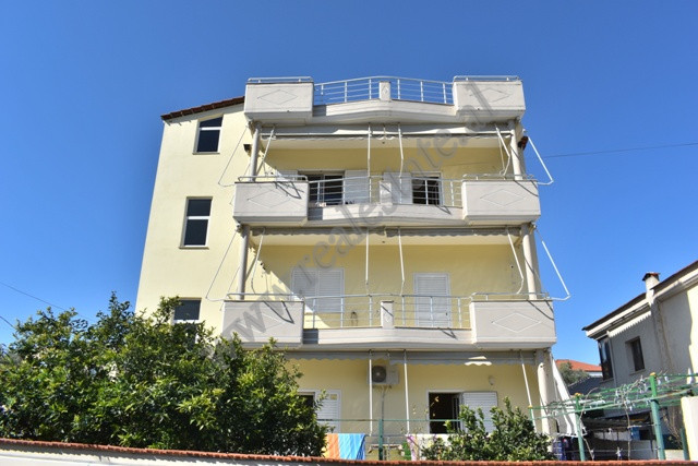 Dreistöckige villa zum verkauf im Yzberisht-viertel in Tirana, albanien