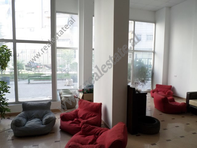 Negozio in vendita nell'area di don bosko a Tirana, albania (2)
