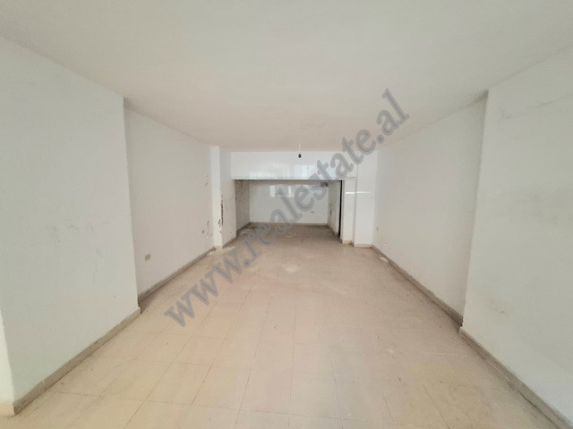 Espace commercial à vendre près de la rue myslym shyri à Tirana, albanie