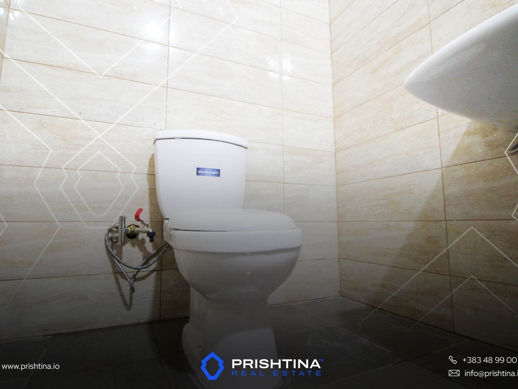 Espaço comercial à venda 212m² em Fushë Kosovë (8)