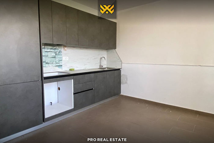 Armazém de 1800m² para alugar em Çagllavicë. (5)