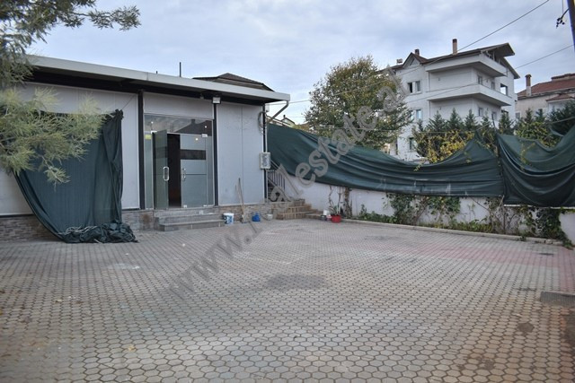 Entrepôt à vendre dans la zone Sauk à Tirana, albanie
