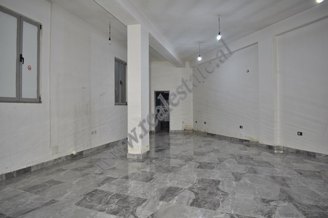 Entrepôt à vendre dans la zone Sauk à Tirana, albanie (2)