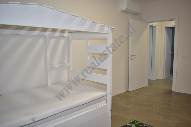 Apartamento de três quartos à venda na área fusha aviacionit em Tirana