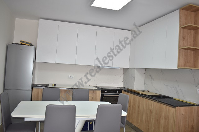 Apartamento de três quartos à venda na área fusha aviacionit em Tirana