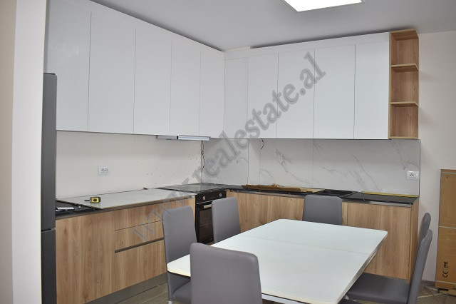 Apartamento de três quartos à venda na área fusha aviacionit em Tirana