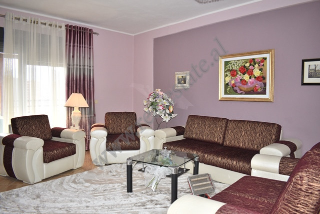 Zwei-zimmer-wohnung zur miete im astiri-viertel in Tirana, albanien