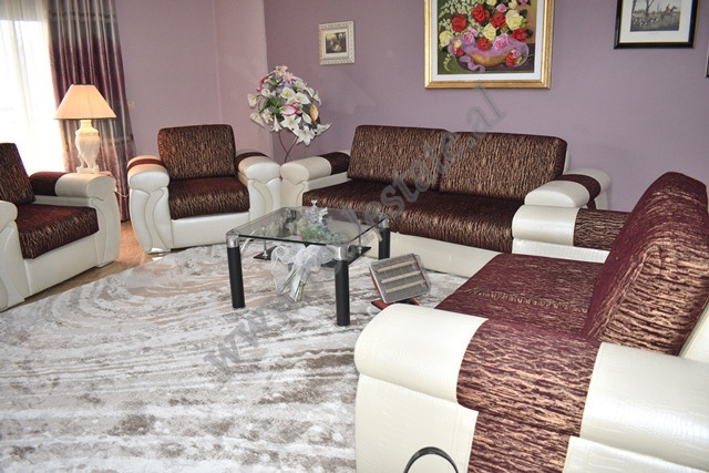 Zwei-zimmer-wohnung zur miete im astiri-viertel in Tirana, albanien (3)