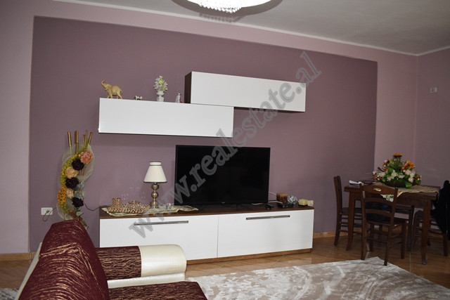 Zwei-zimmer-wohnung zur miete im astiri-viertel in Tirana, albanien (5)